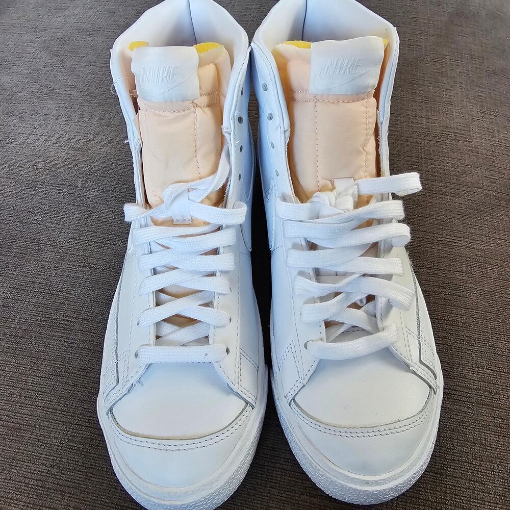Nike Women's White Blazer Victory Mid Triple Shoes Size 8.5